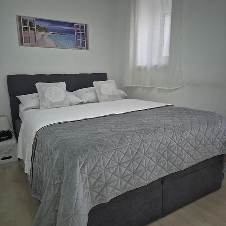 Room Near The Center Сплит Екстериор снимка
