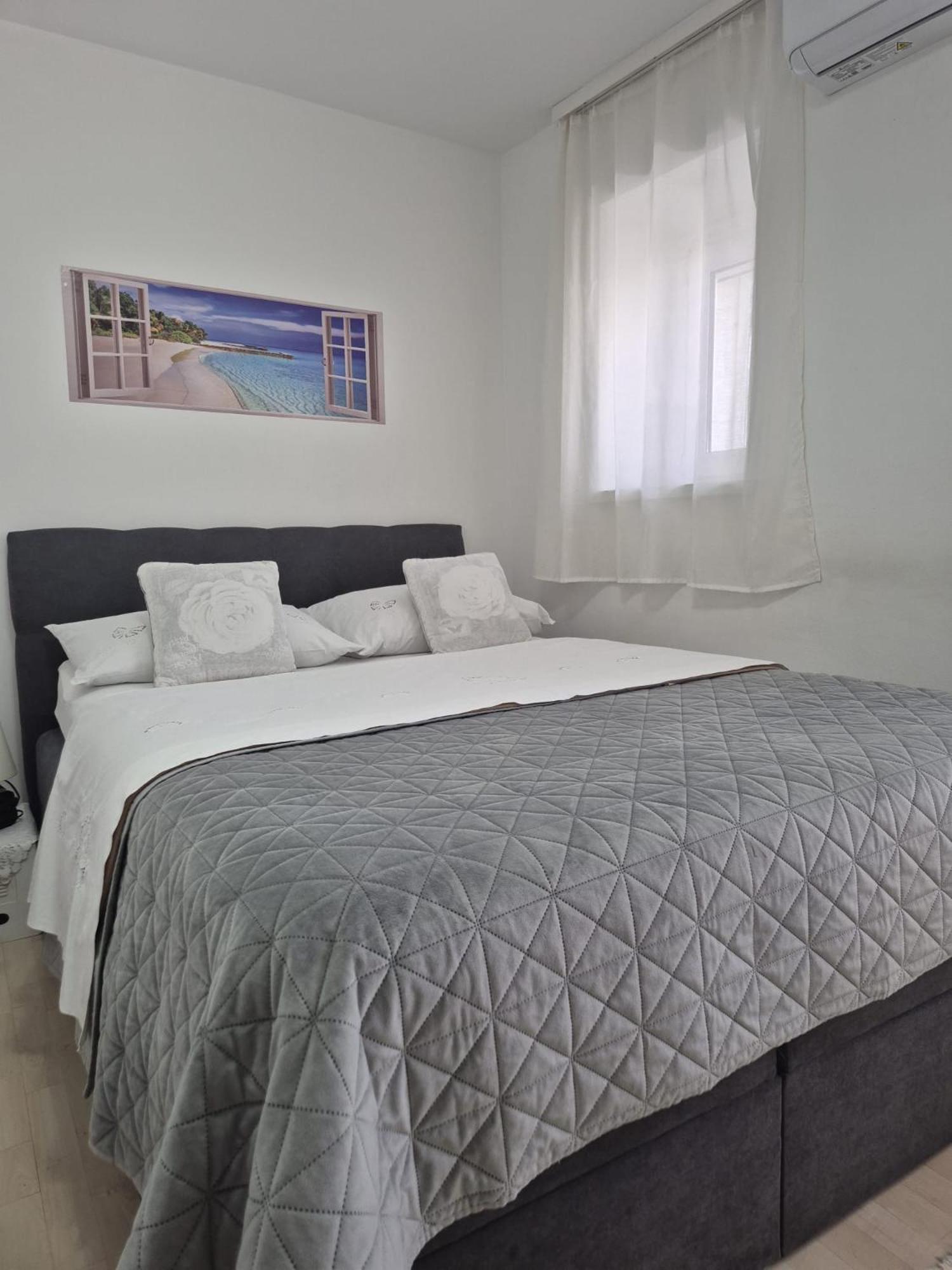 Room Near The Center Сплит Екстериор снимка