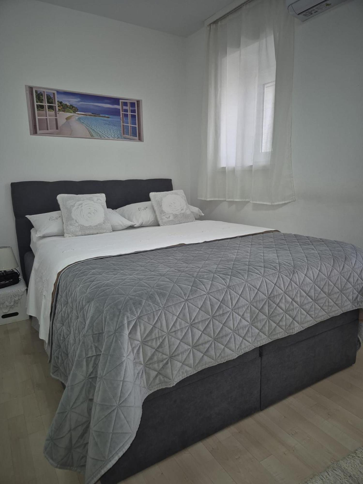 Room Near The Center Сплит Екстериор снимка