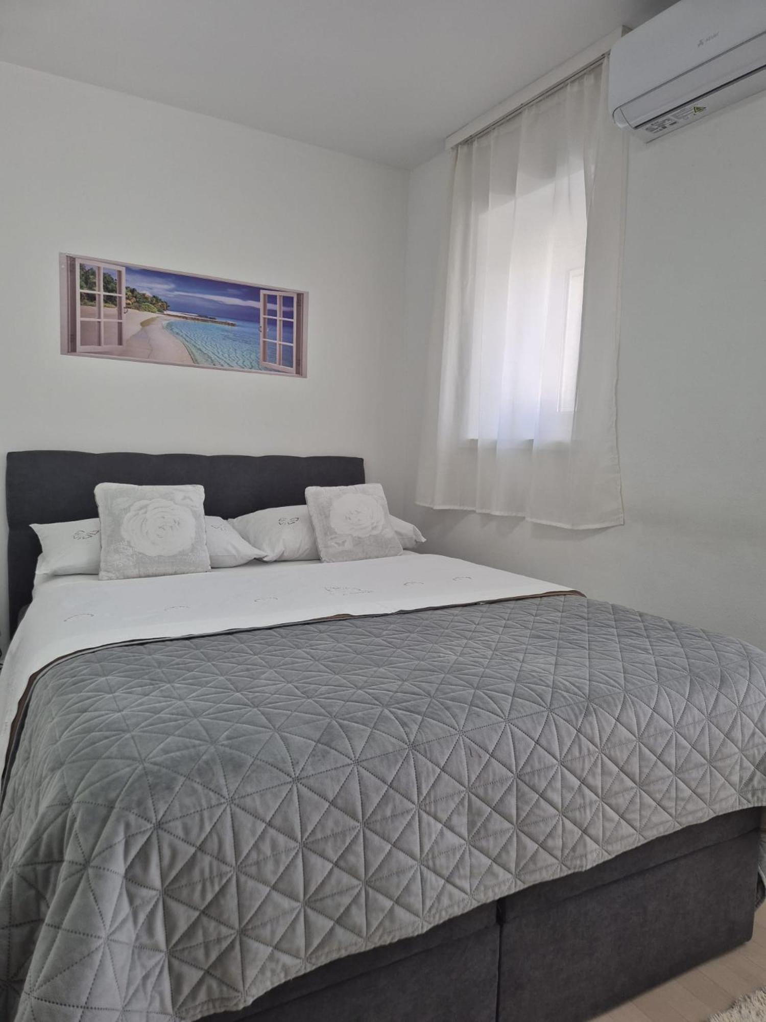 Room Near The Center Сплит Екстериор снимка