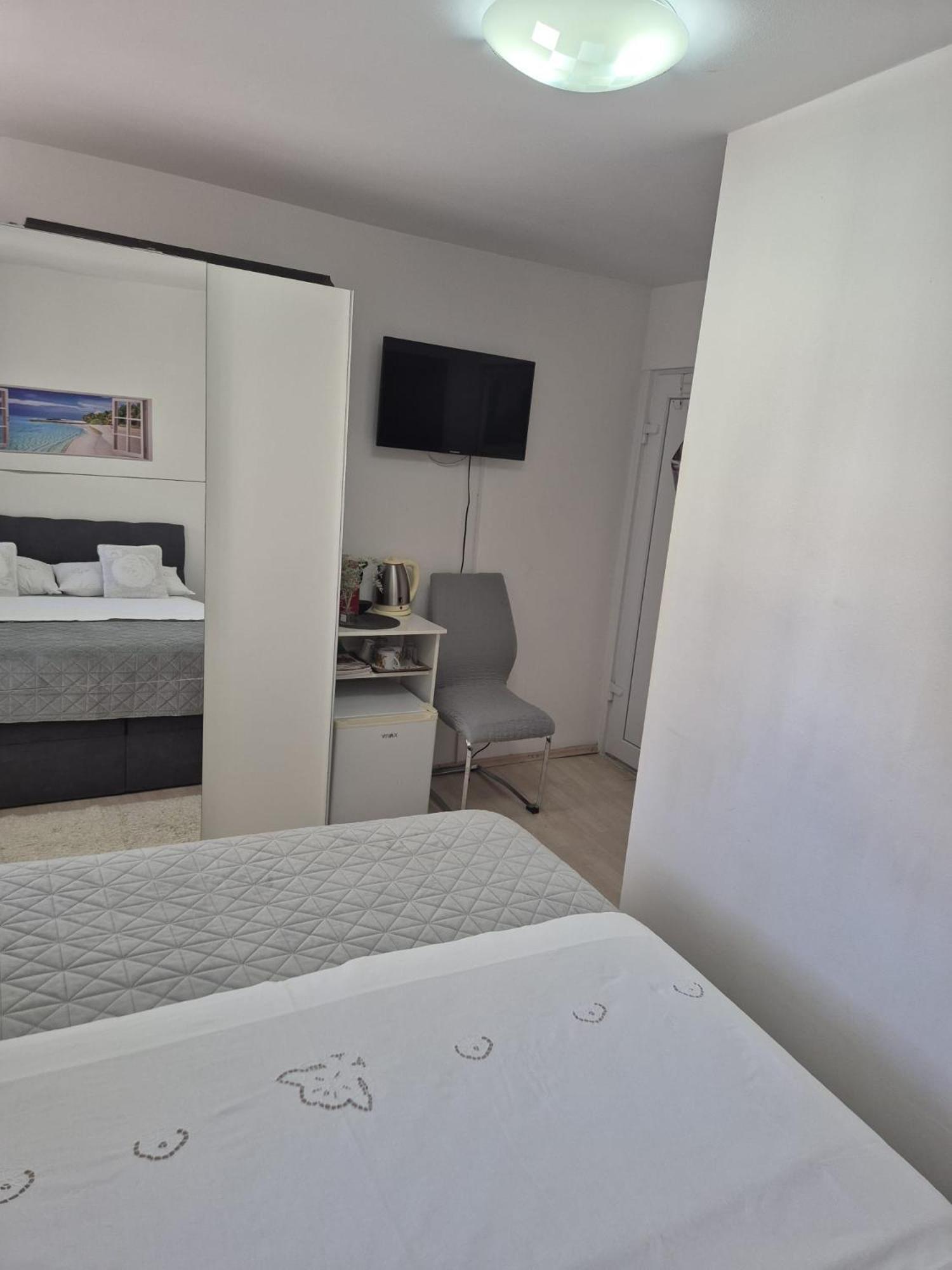 Room Near The Center Сплит Екстериор снимка