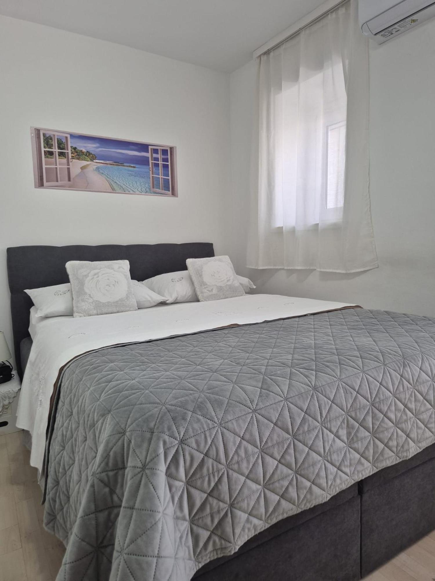 Room Near The Center Сплит Екстериор снимка