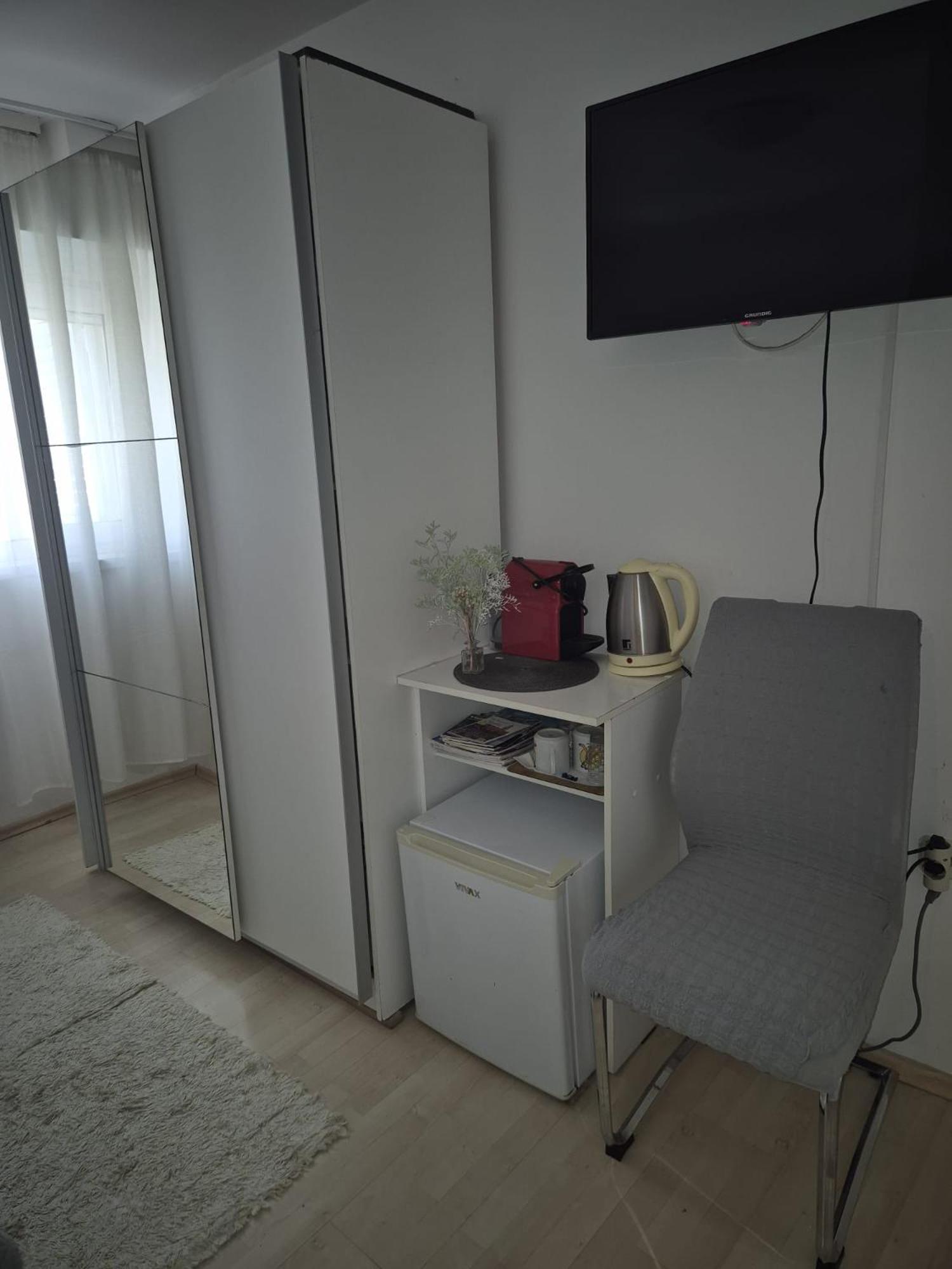 Room Near The Center Сплит Екстериор снимка